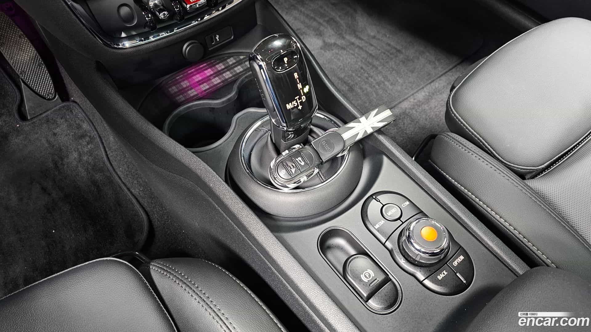 Clubman Mini 2019.11-INNER-009