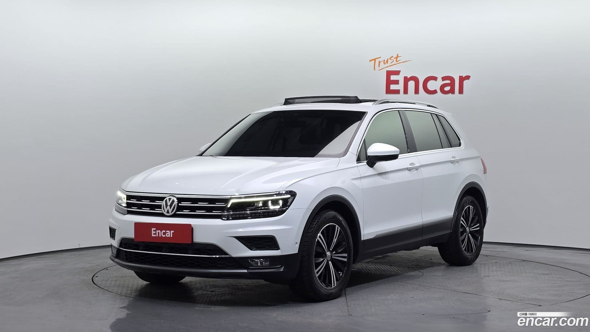 Main__Slider__Photo:Tiguan Volkswagen 2020.4-0