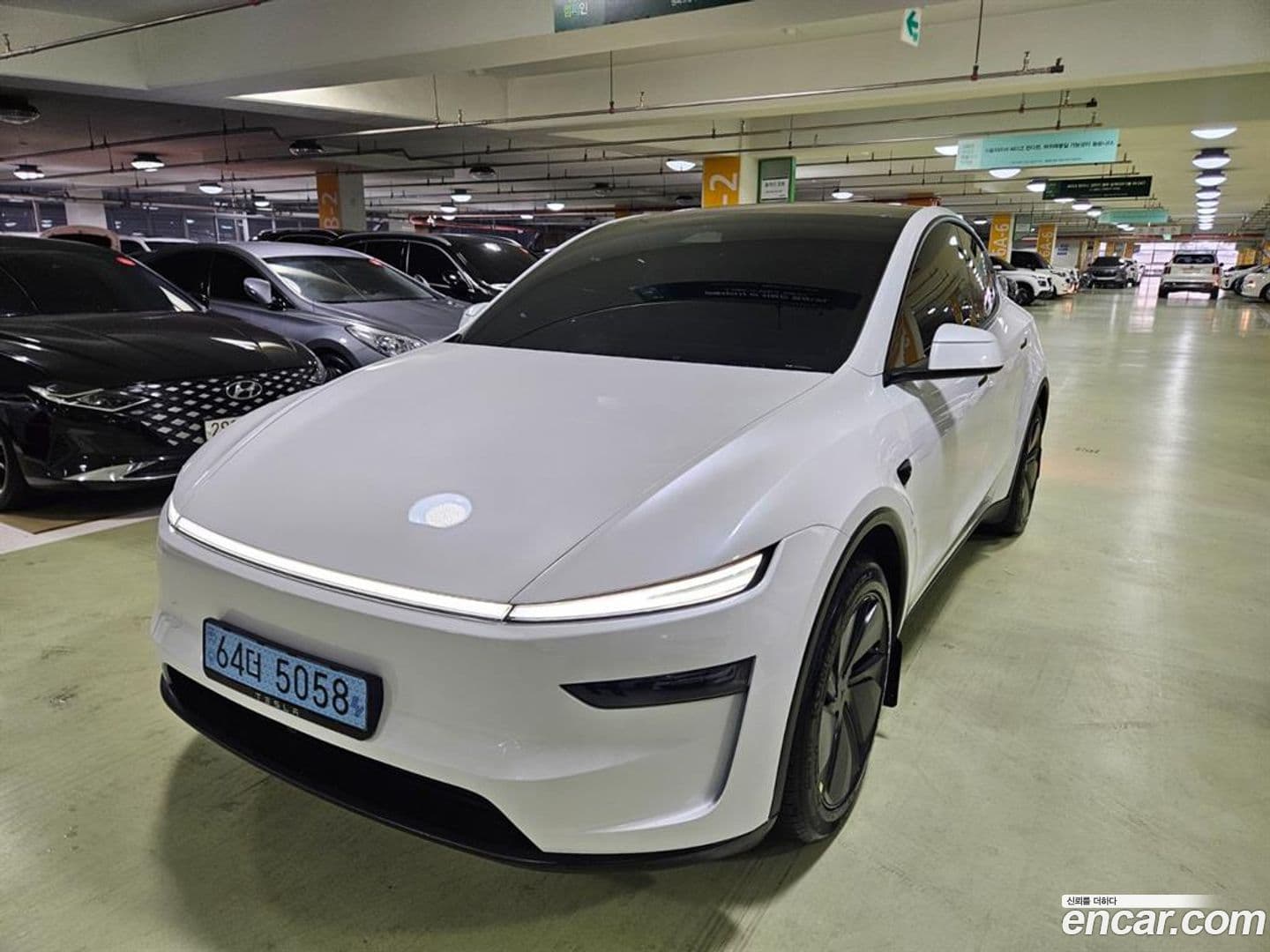 Main__Slider__Photo:Model Y Tesla 2025.8-0