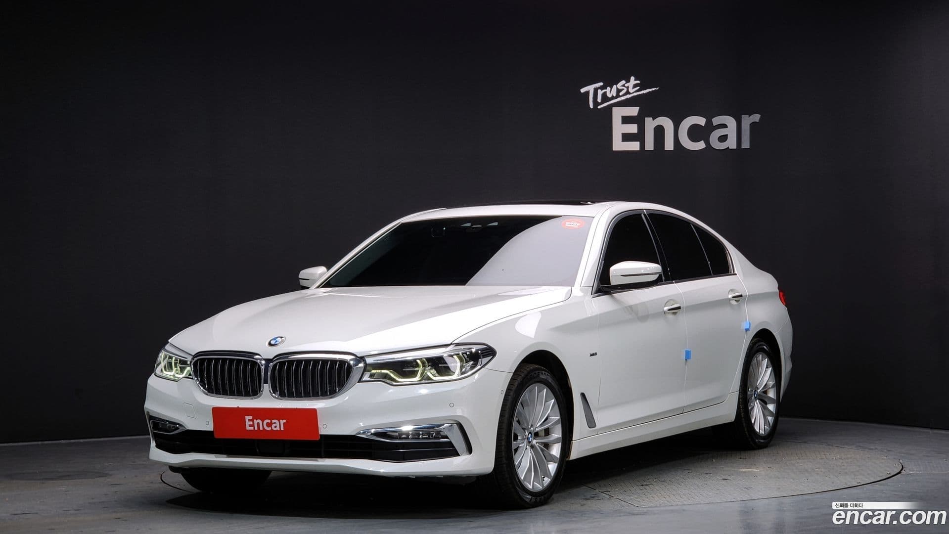 Main__Slider__Photo:5-Series BMW 2018.10-0
