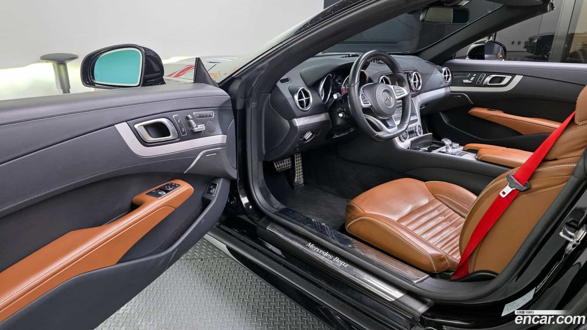 SL-Class Mercedes-Benz 2019.5-INNER-010