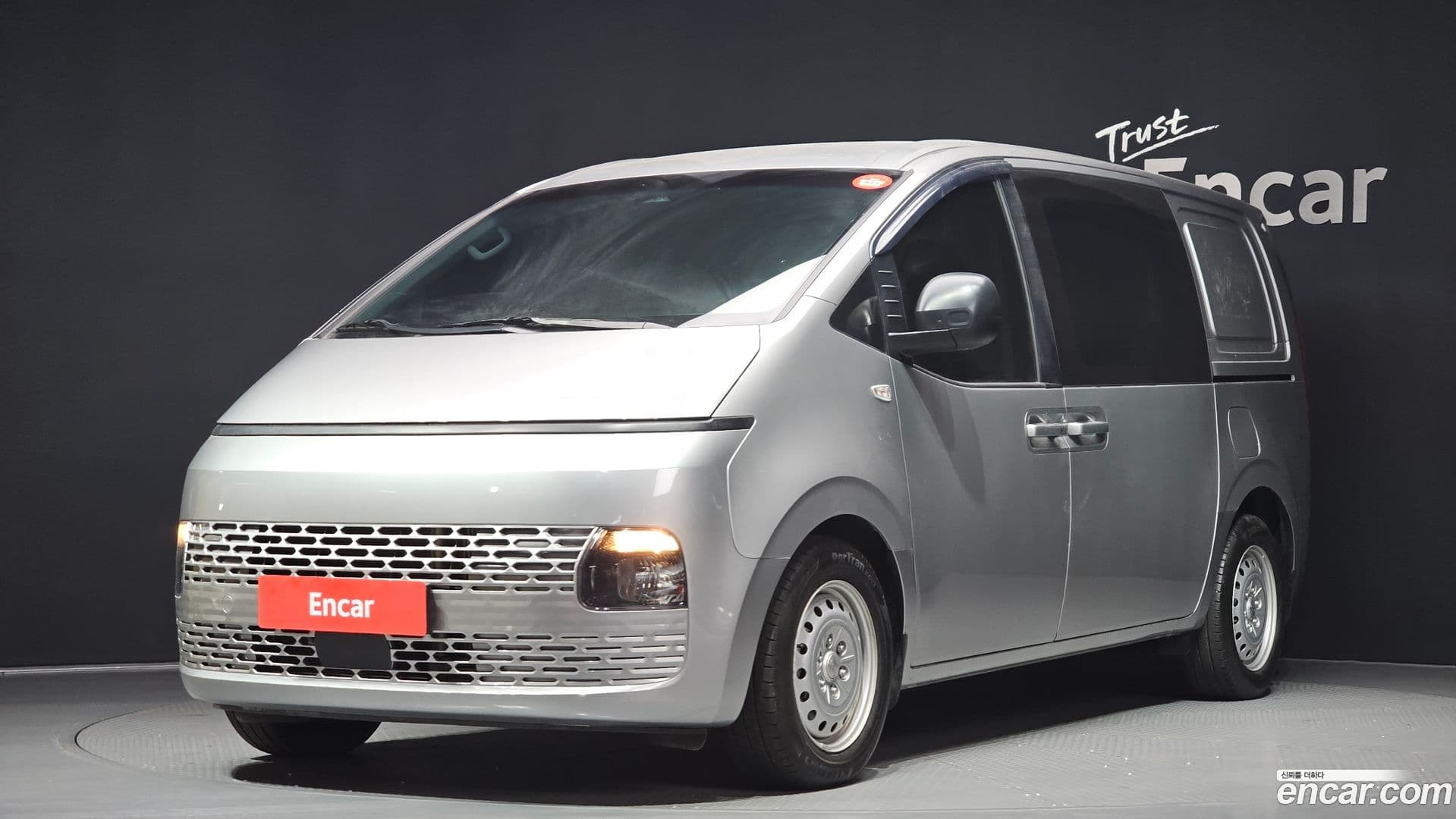 Main__Slider__Photo:Staria Hyundai 2024.8-0