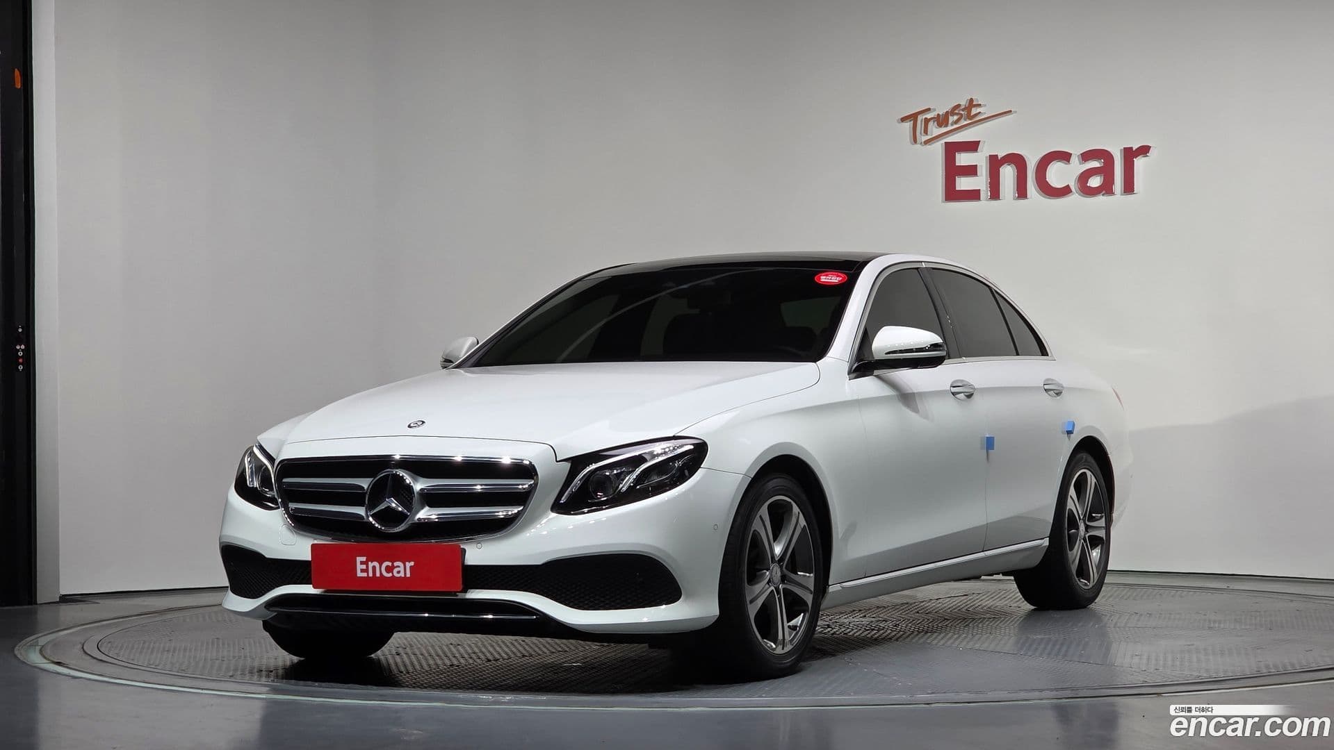 Main__Slider__Photo:E-Class Mercedes-Benz 2017.1-0