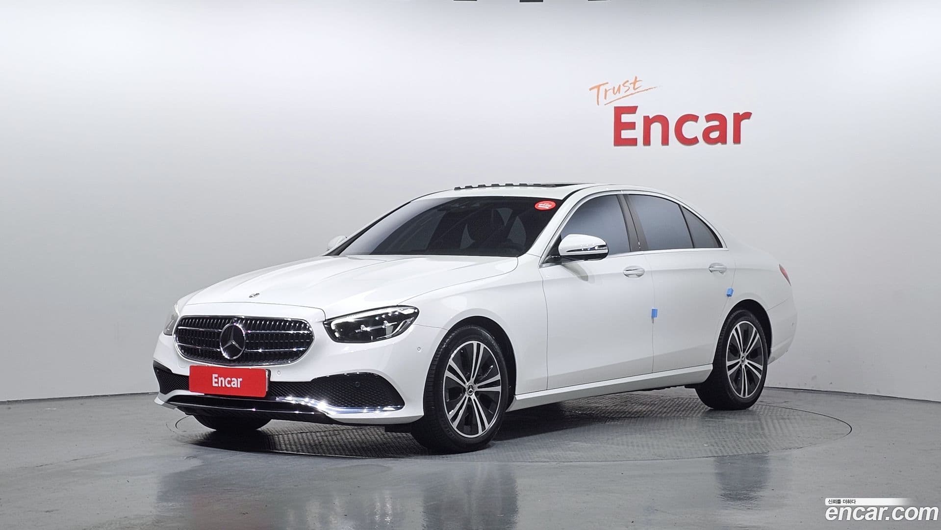 Main__Slider__Photo:E-Class Mercedes-Benz 2022.1-0