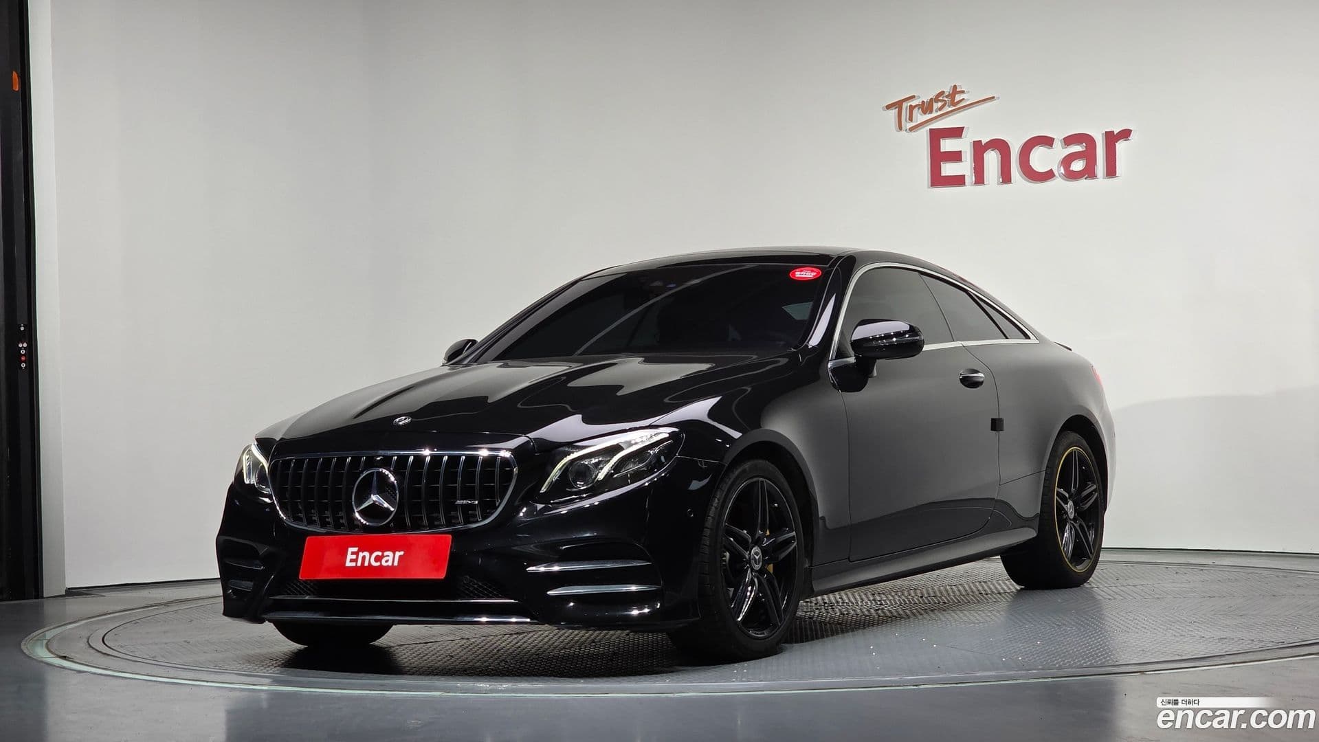 Main__Slider__Photo:E-Class Mercedes-Benz 2017.6-0