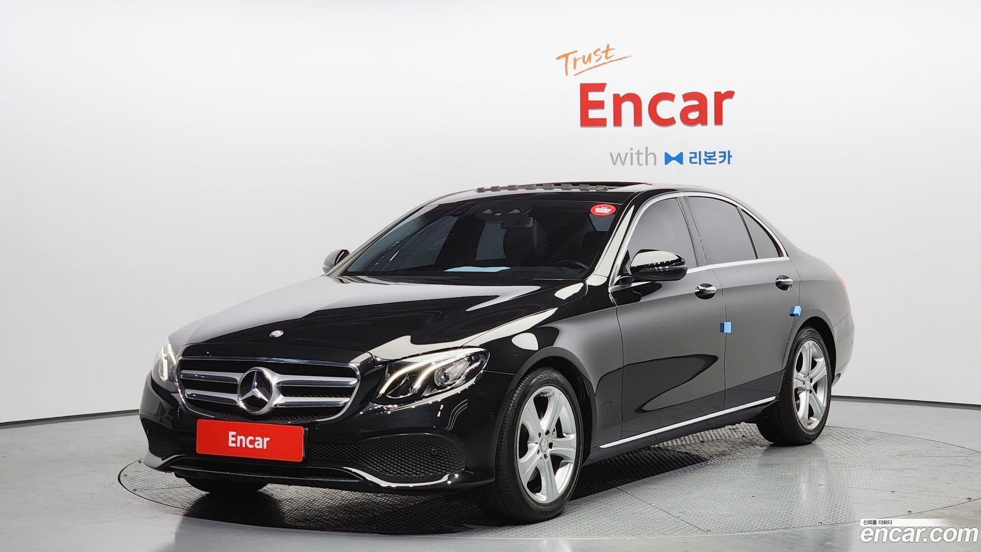 Main__Slider__Photo:E-Class Mercedes-Benz 2017.2-0