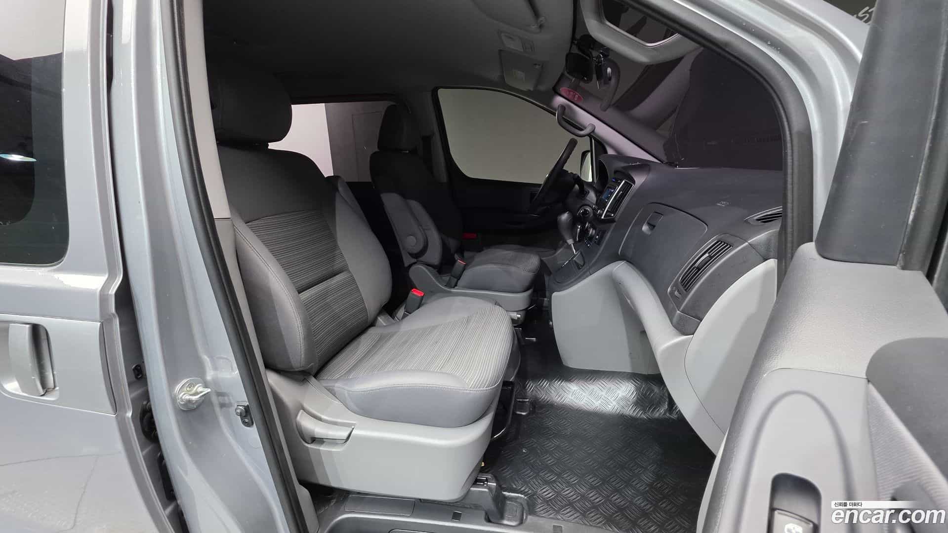 Starex Hyundai 2019.0-INNER-010