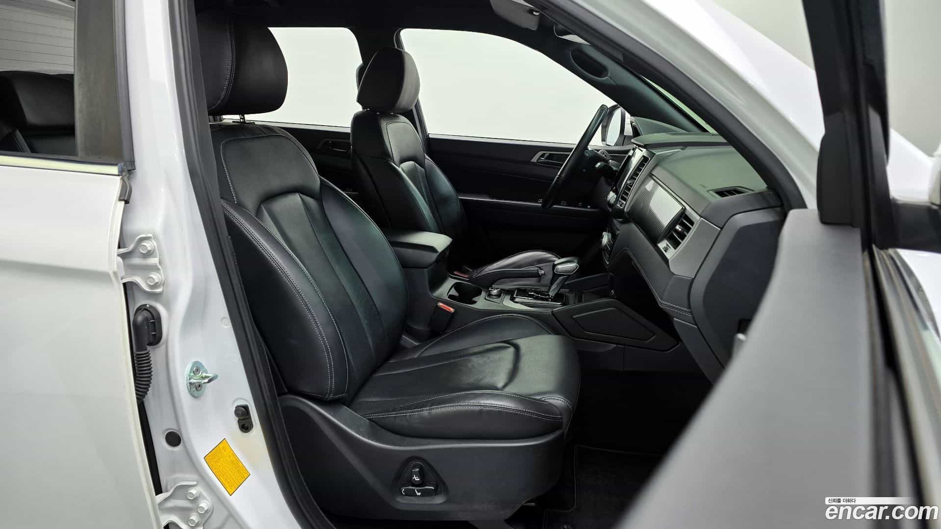 Rexton KG Mobility 2021.6-INNER-010