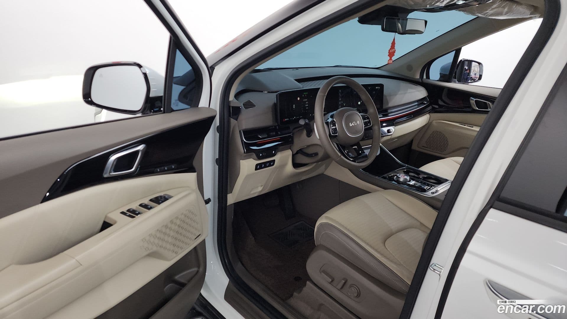 Main__Slider__Photo:Canival Kia 2024.4-9