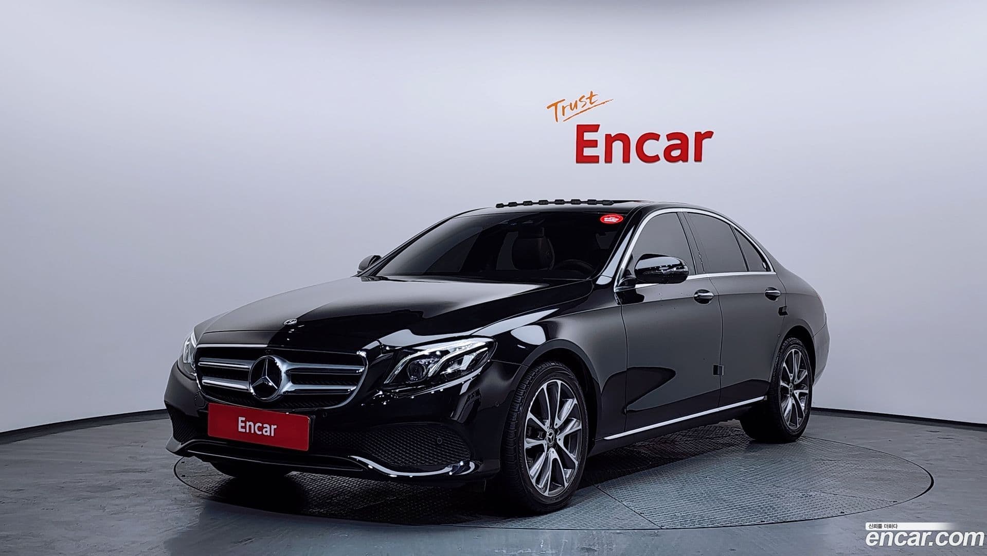 Main__Slider__Photo:E-Class Mercedes-Benz 2018.10-0