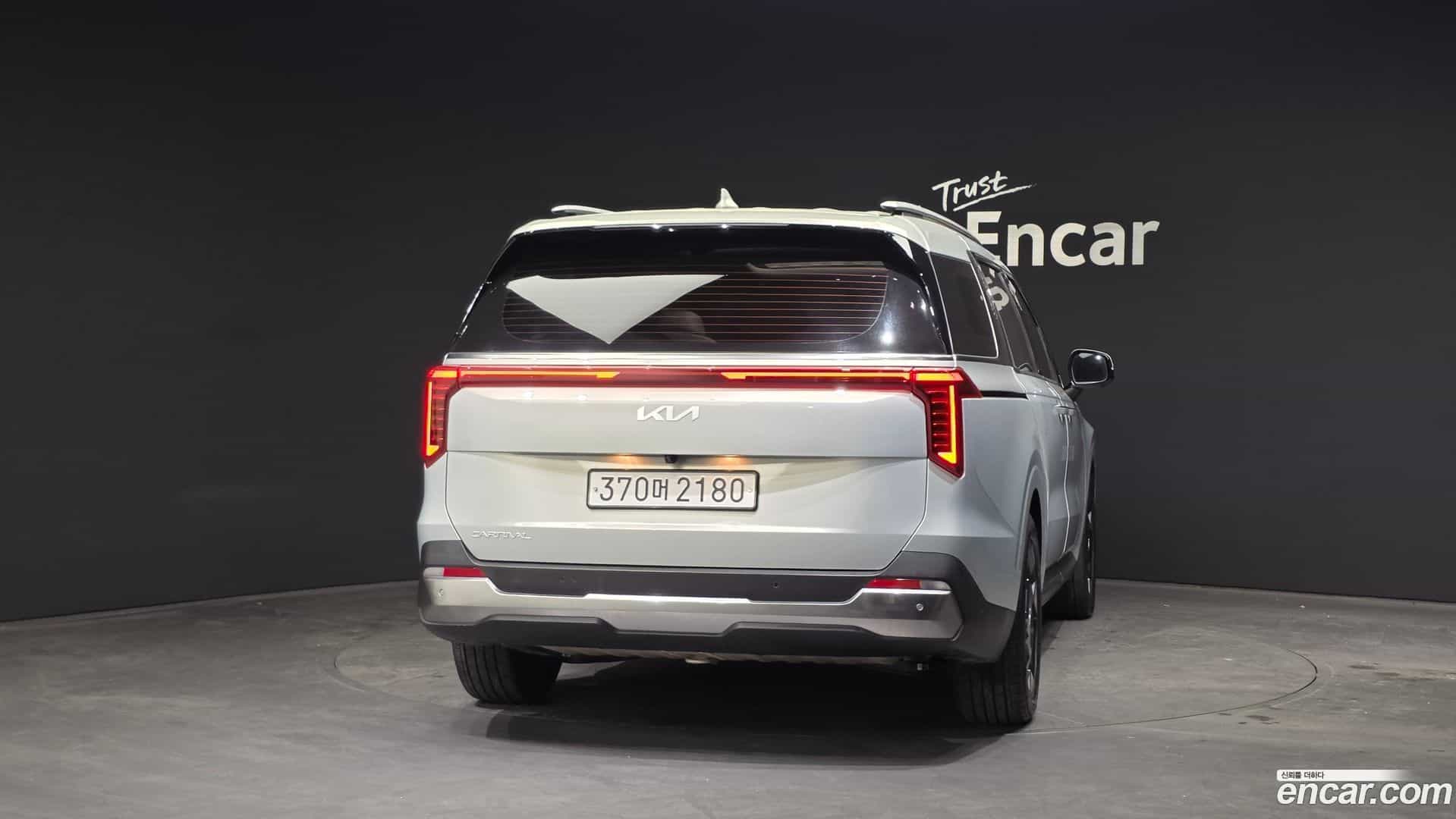 Canival Kia 2023.11-OUTER-004