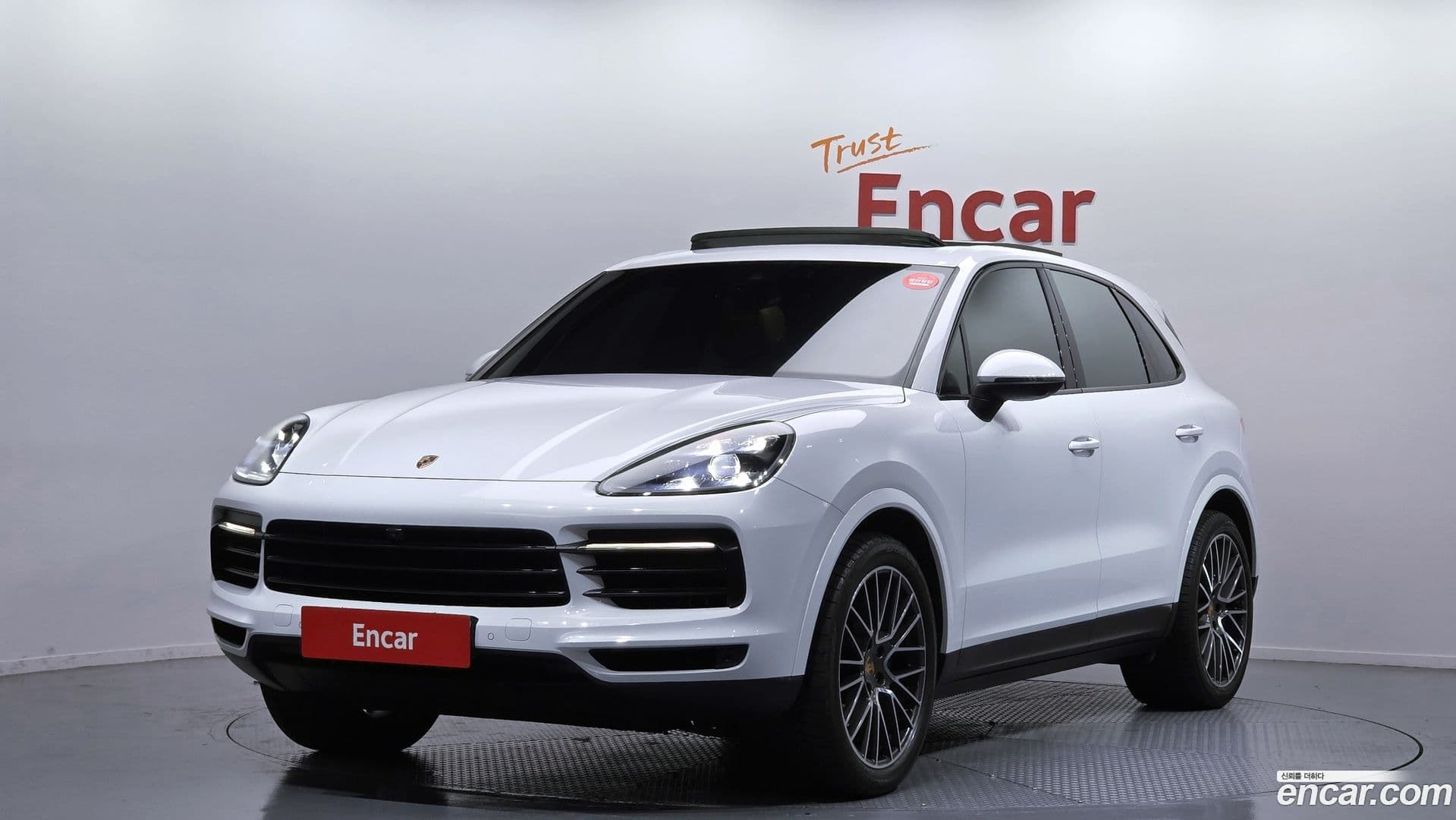 Main__Slider__Photo:Cayenne Porsche 2021.3-0
