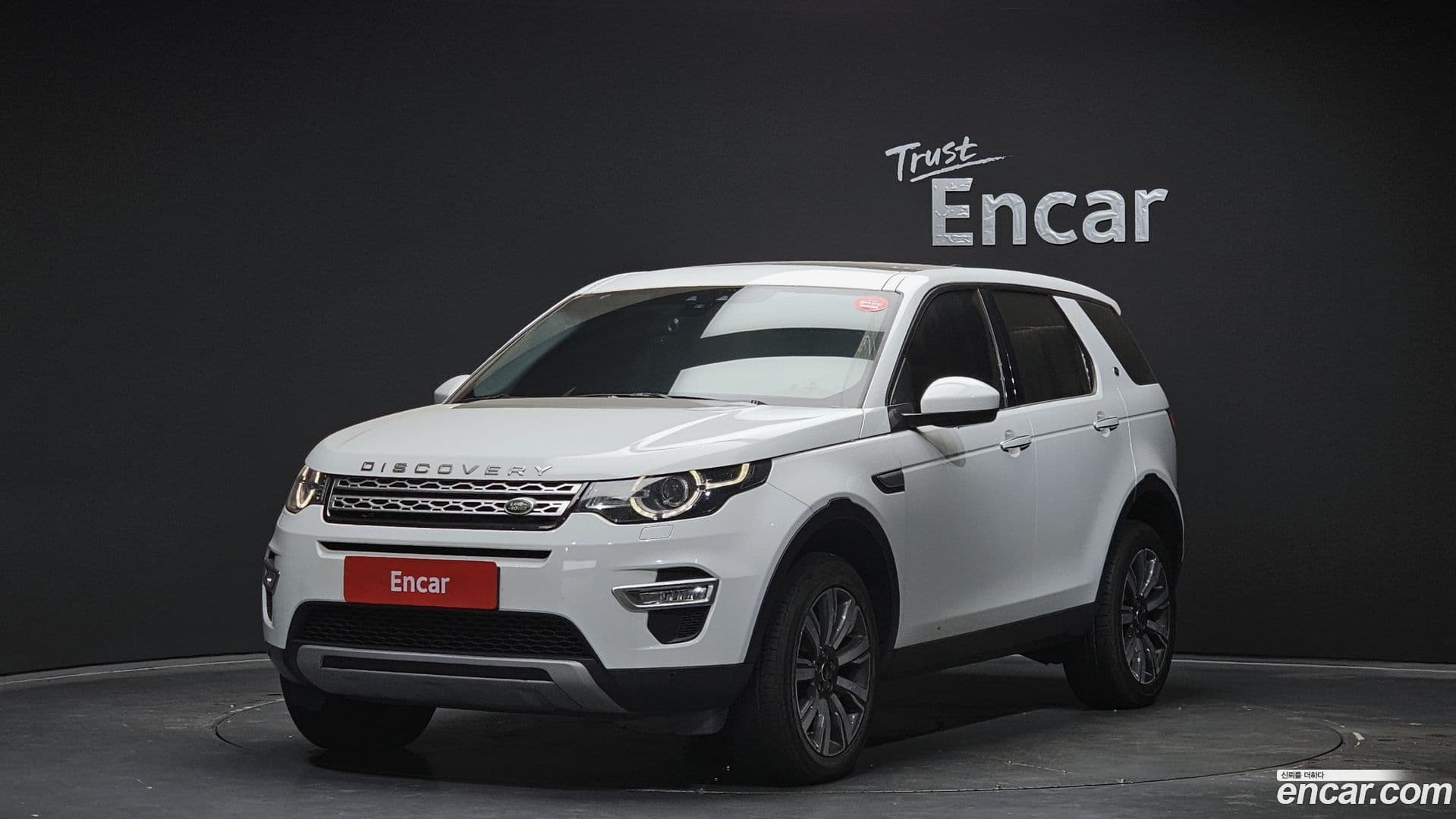 Main__Slider__Photo:Discovery Sport Land Rover 2019.0-0
