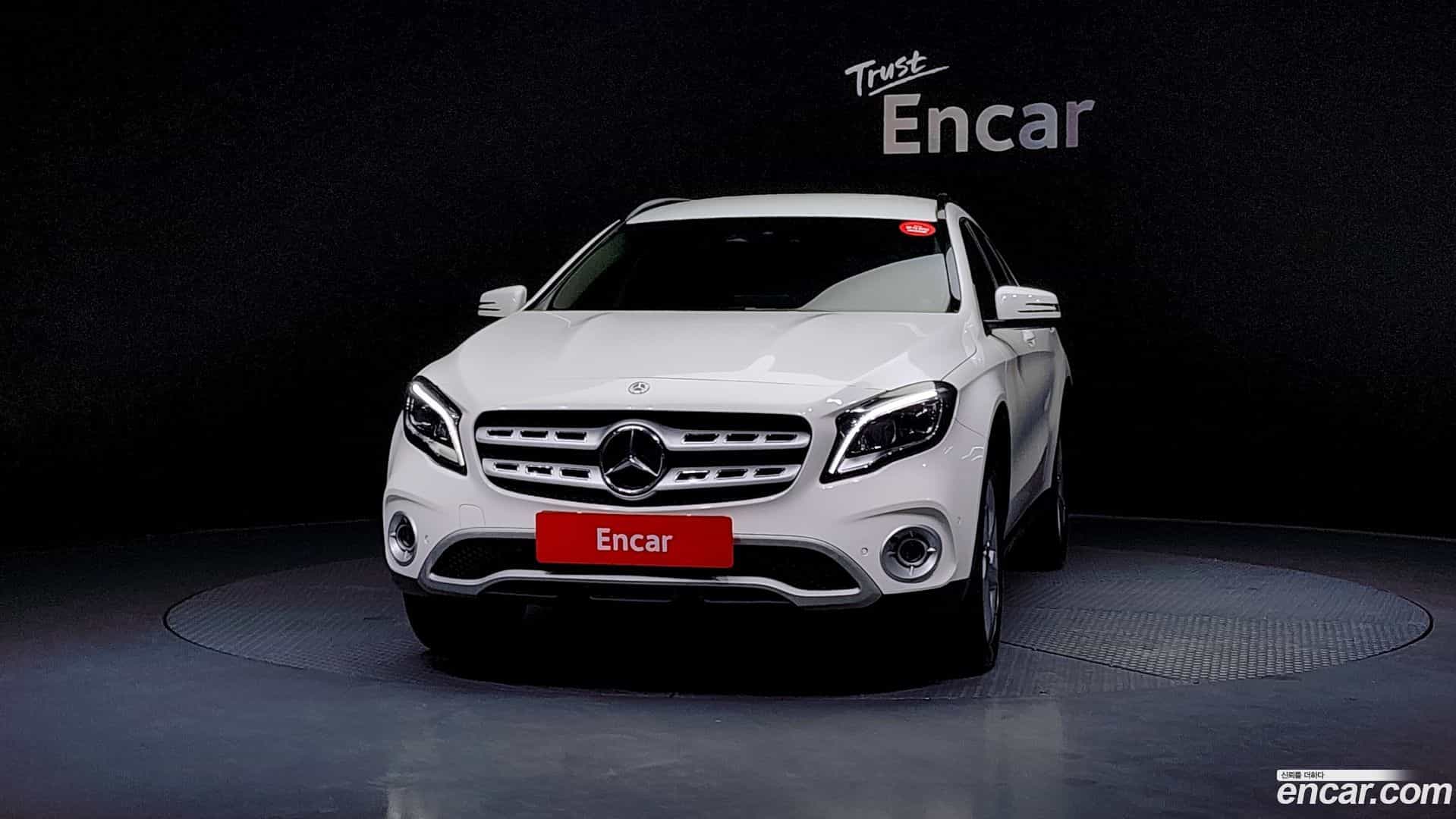GLA-Class Mercedes-Benz 2019.5-OUTER-003