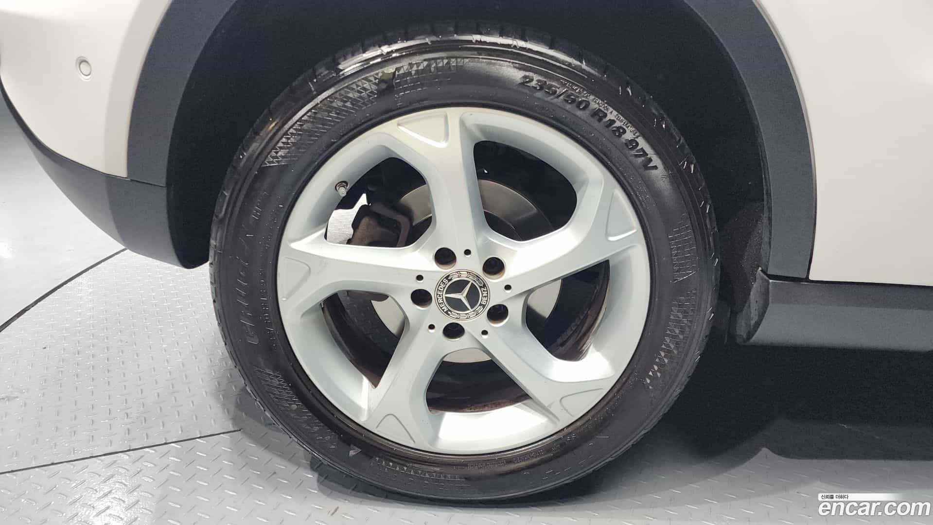 GLA-Class Mercedes-Benz 2019.5-OUTER-005