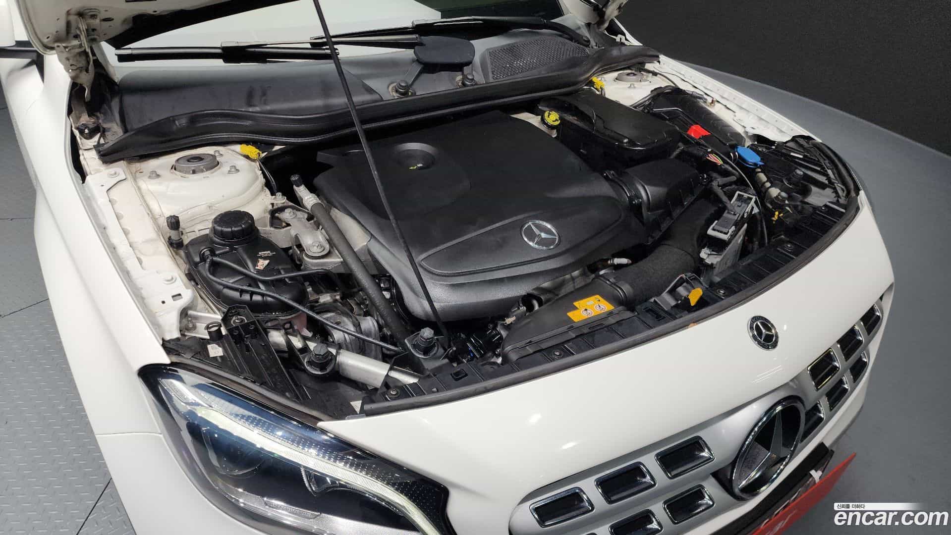 GLA-Class Mercedes-Benz 2019.5-INNER-006