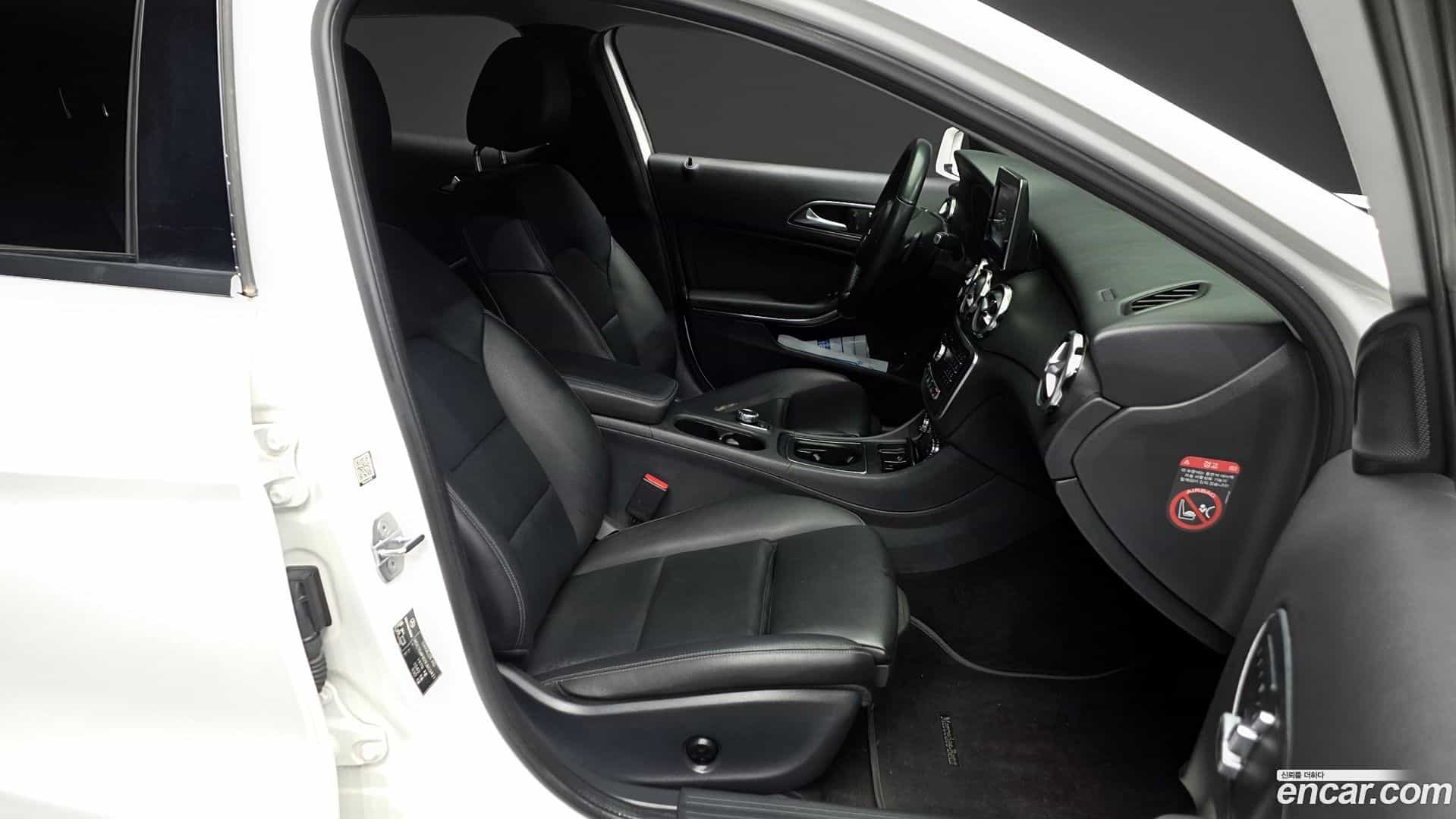 GLA-Class Mercedes-Benz 2019.5-OPTION-015