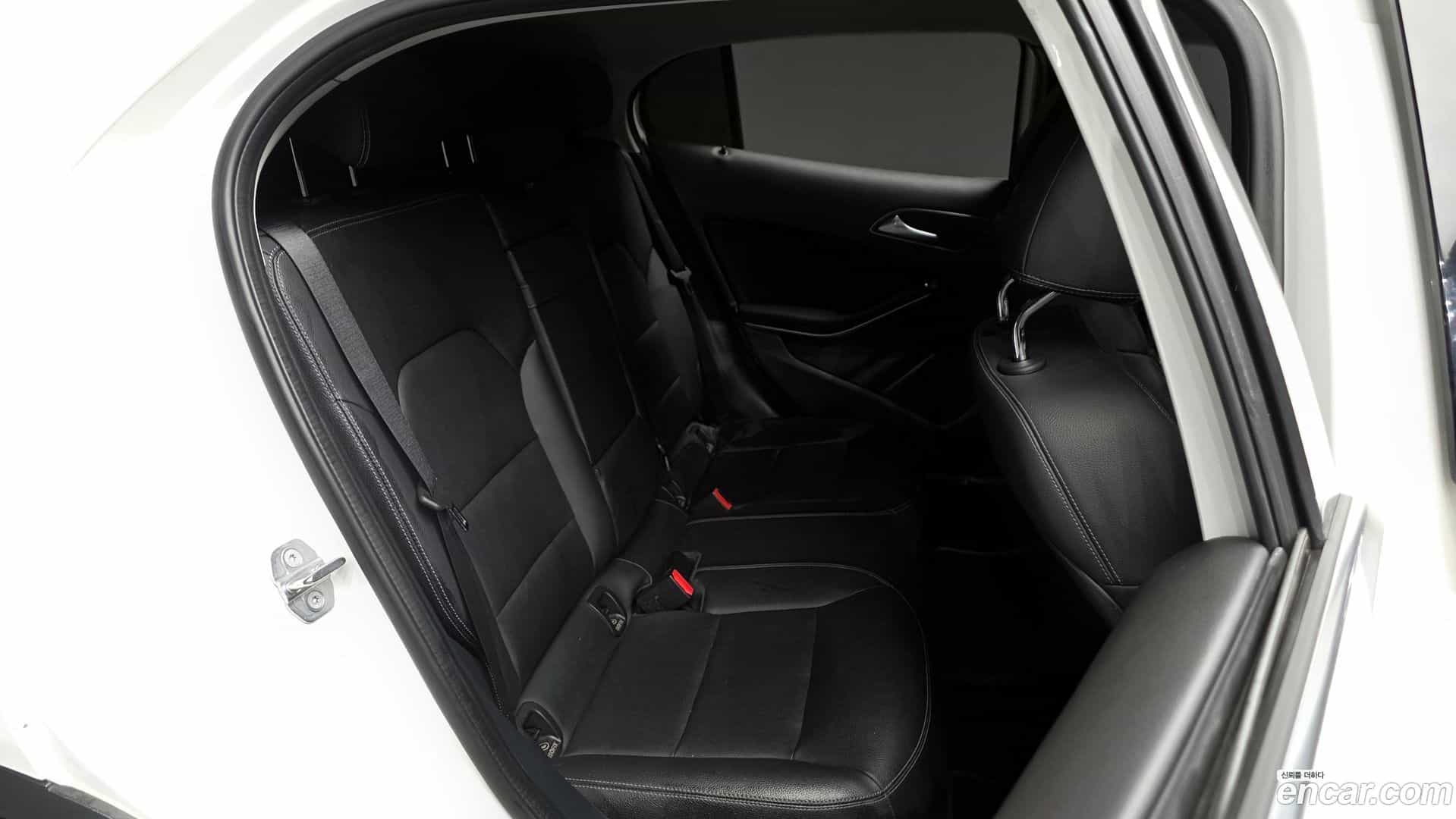 GLA-Class Mercedes-Benz 2019.5-OPTION-016
