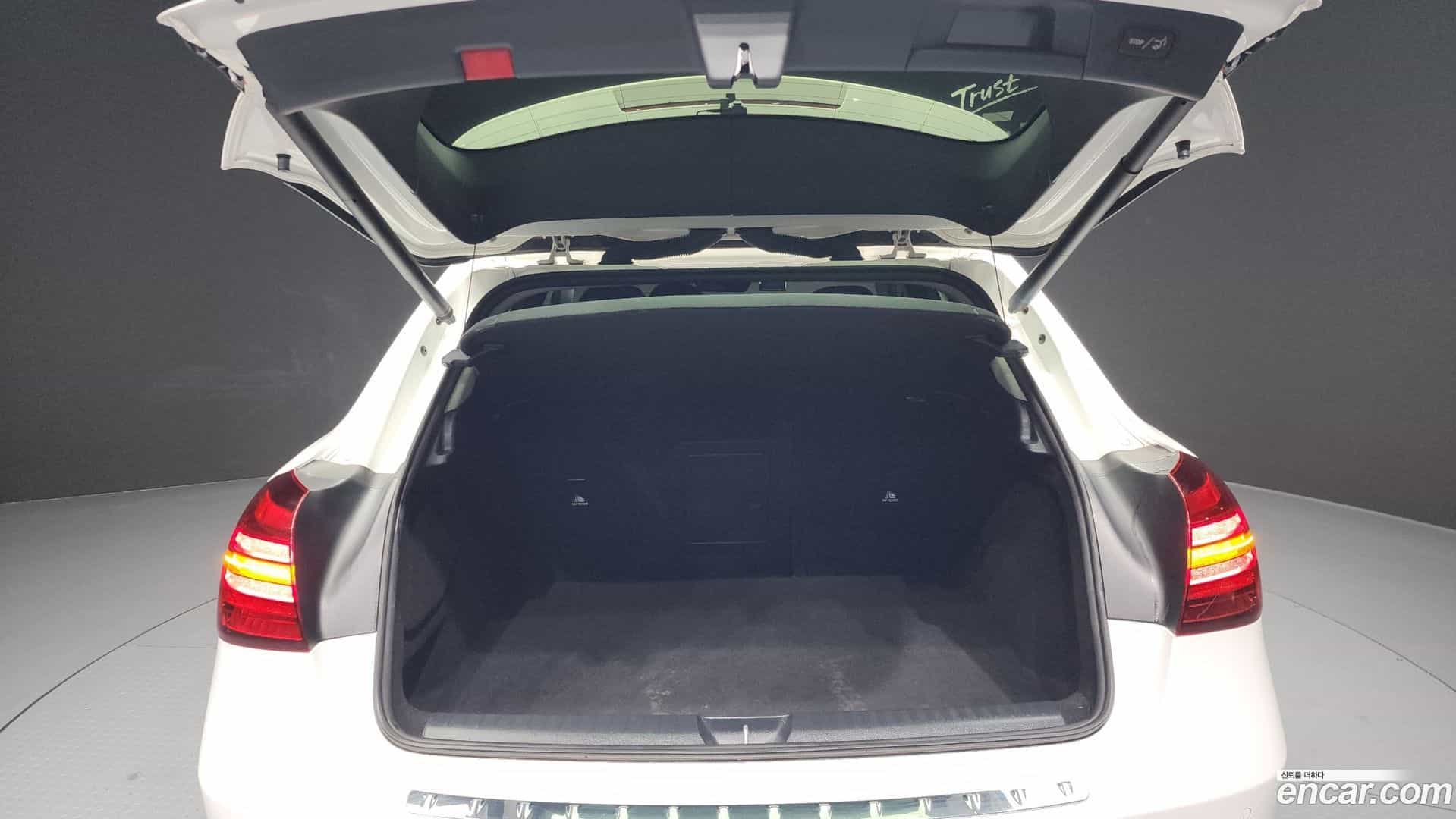 GLA-Class Mercedes-Benz 2019.5-OPTION-024