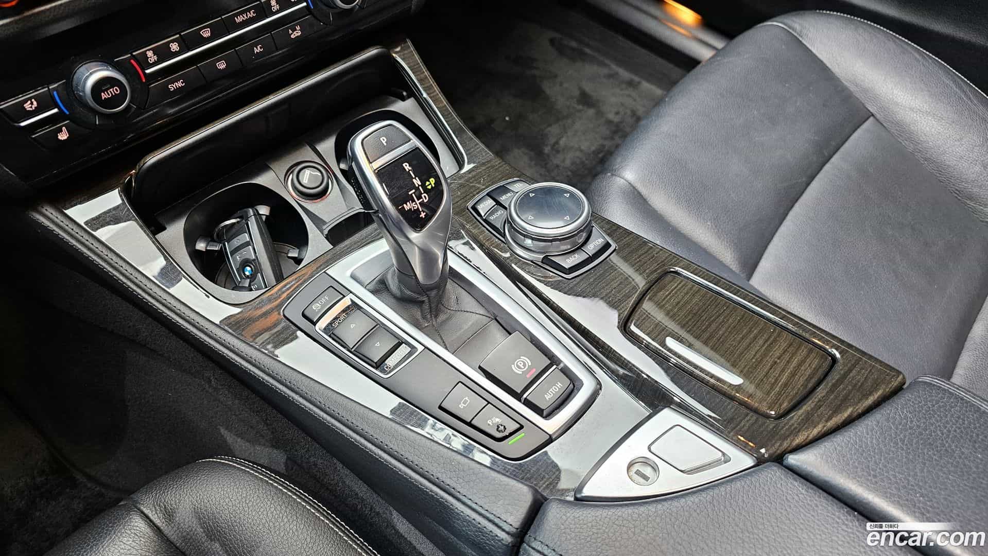 5-Series BMW 2014.6-INNER-009