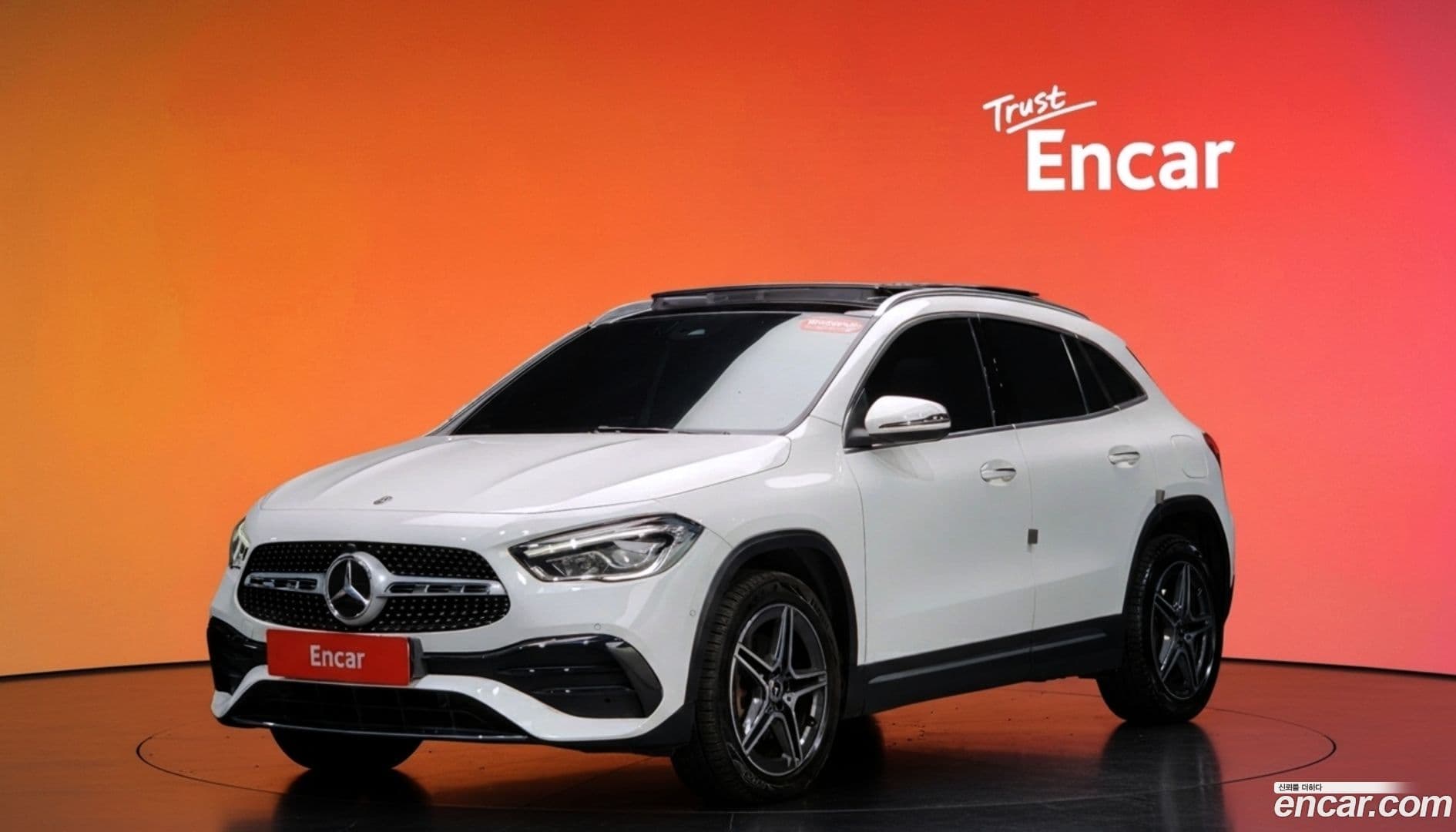 Main__Slider__Photo:GLA-Class Mercedes-Benz 2020.11-0