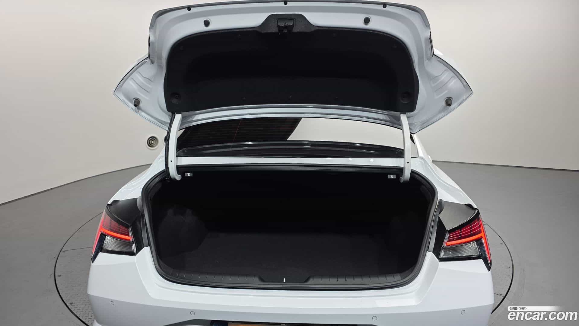 AVANTE Hyundai 2021.11-OPTION-024