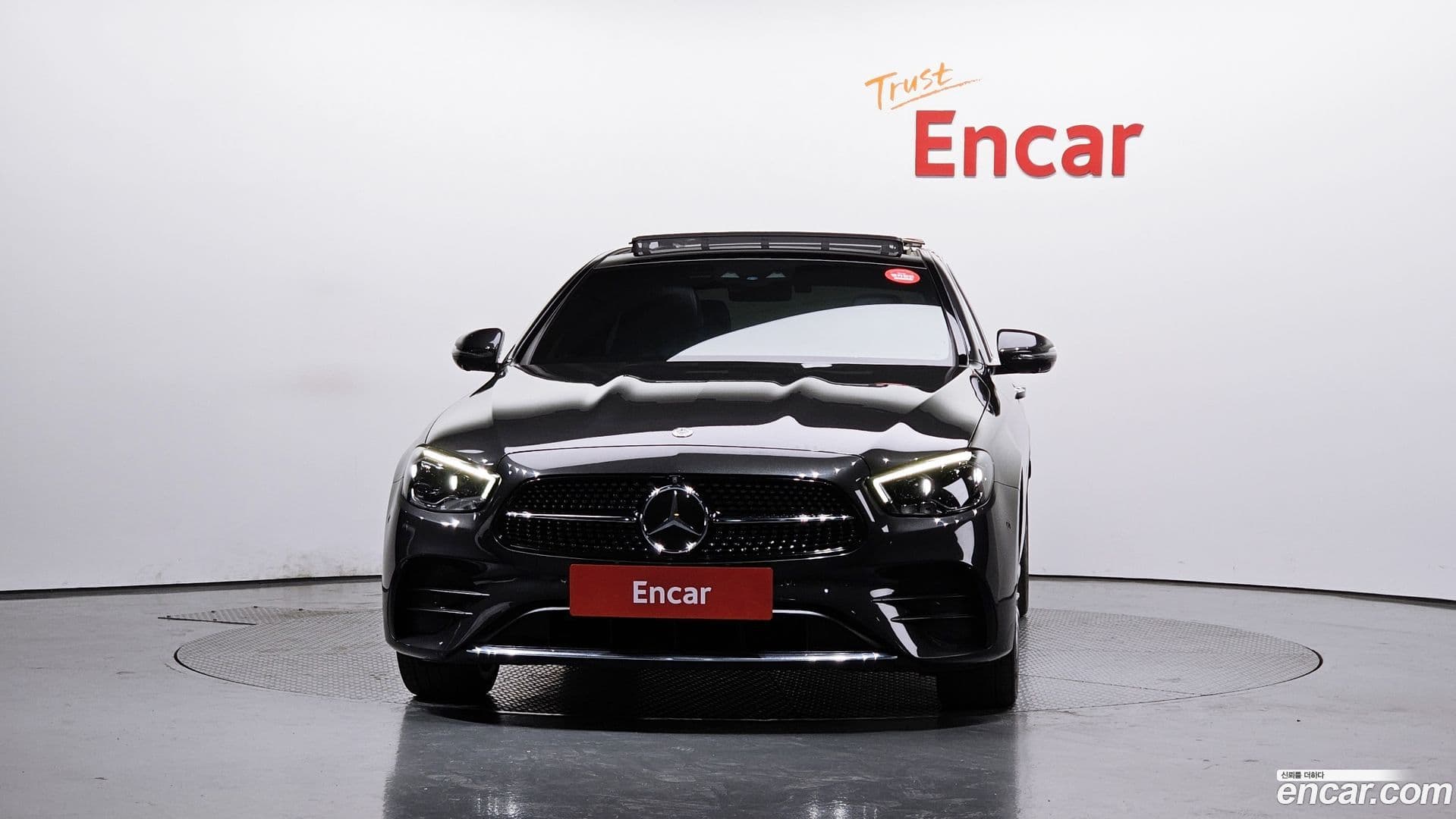 Main__Slider__Photo:E-Class Mercedes-Benz 2021.0-0