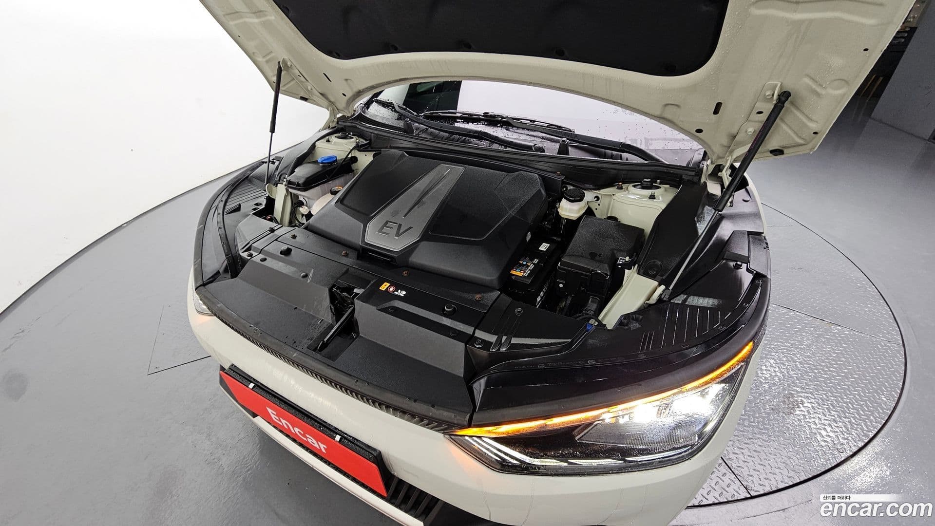 Main__Slider__Photo:EV6 Kia 2021.10-5