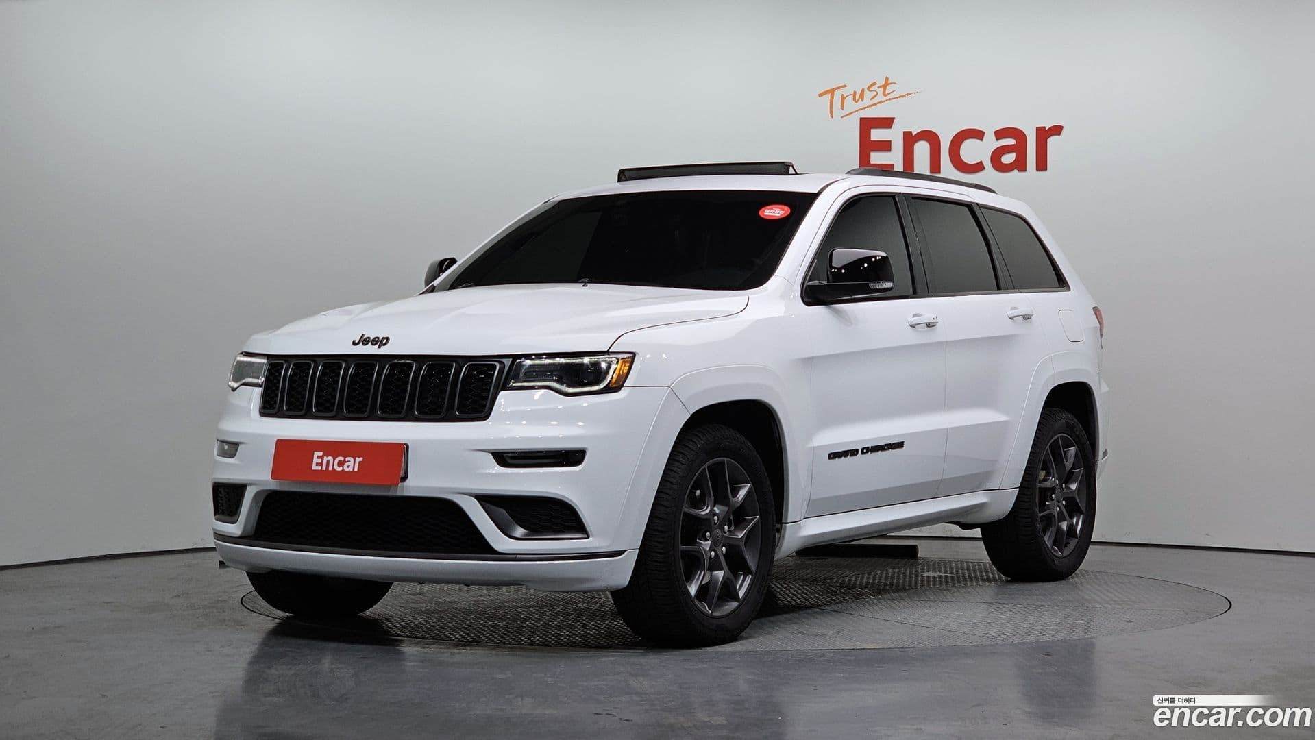 Main__Slider__Photo:Cherokee Jeep 2020.0-0