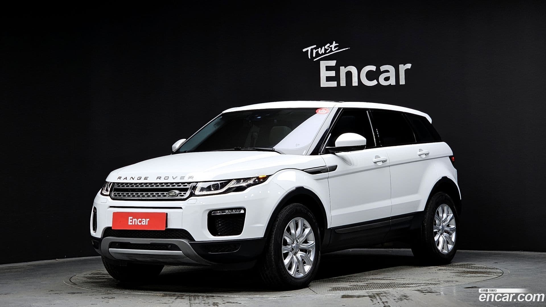 Main__Slider__Photo:Range Rover Evoque Land Rover 2018.1-0