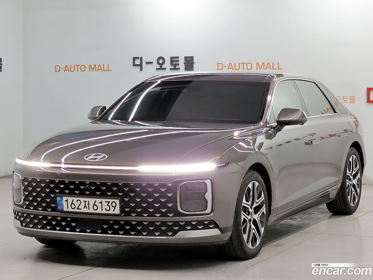 Main__Slider__Photo:Grandeur Hyundai 2023.0-0