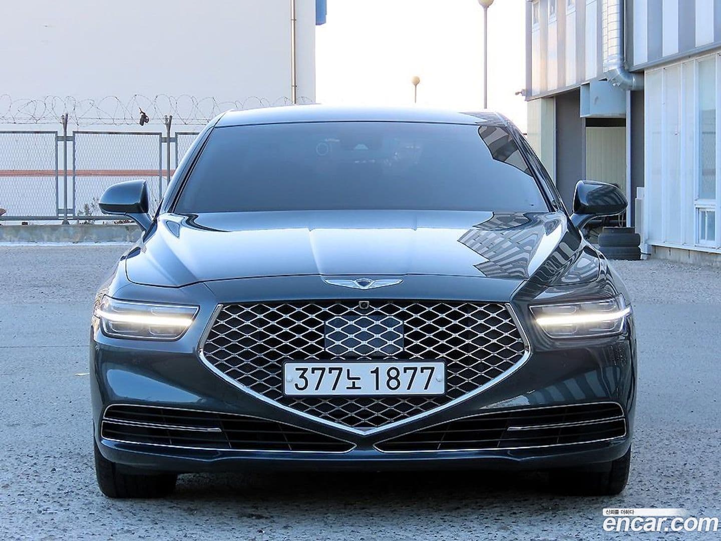 Main__Slider__Photo:G90 Genesis 2019.4-0