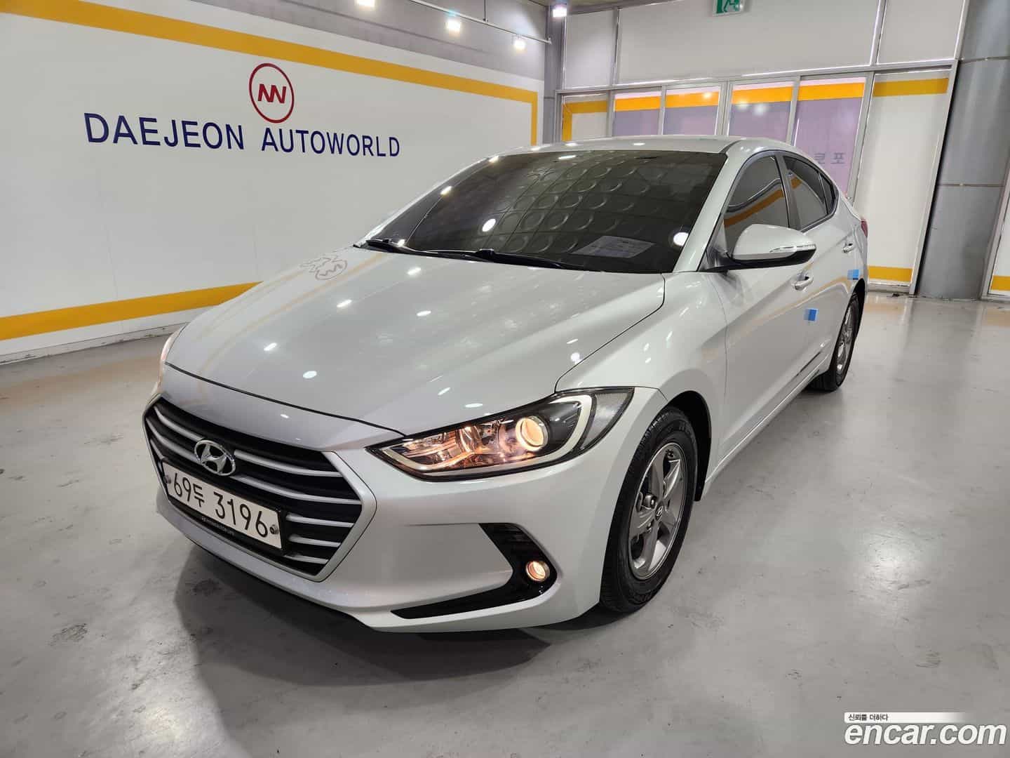 AVANTE Hyundai 2018.0-OUTER-001