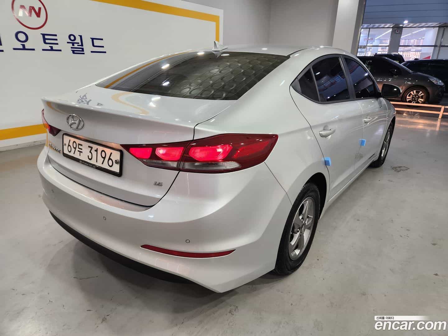 AVANTE Hyundai 2018.0-INNER-006