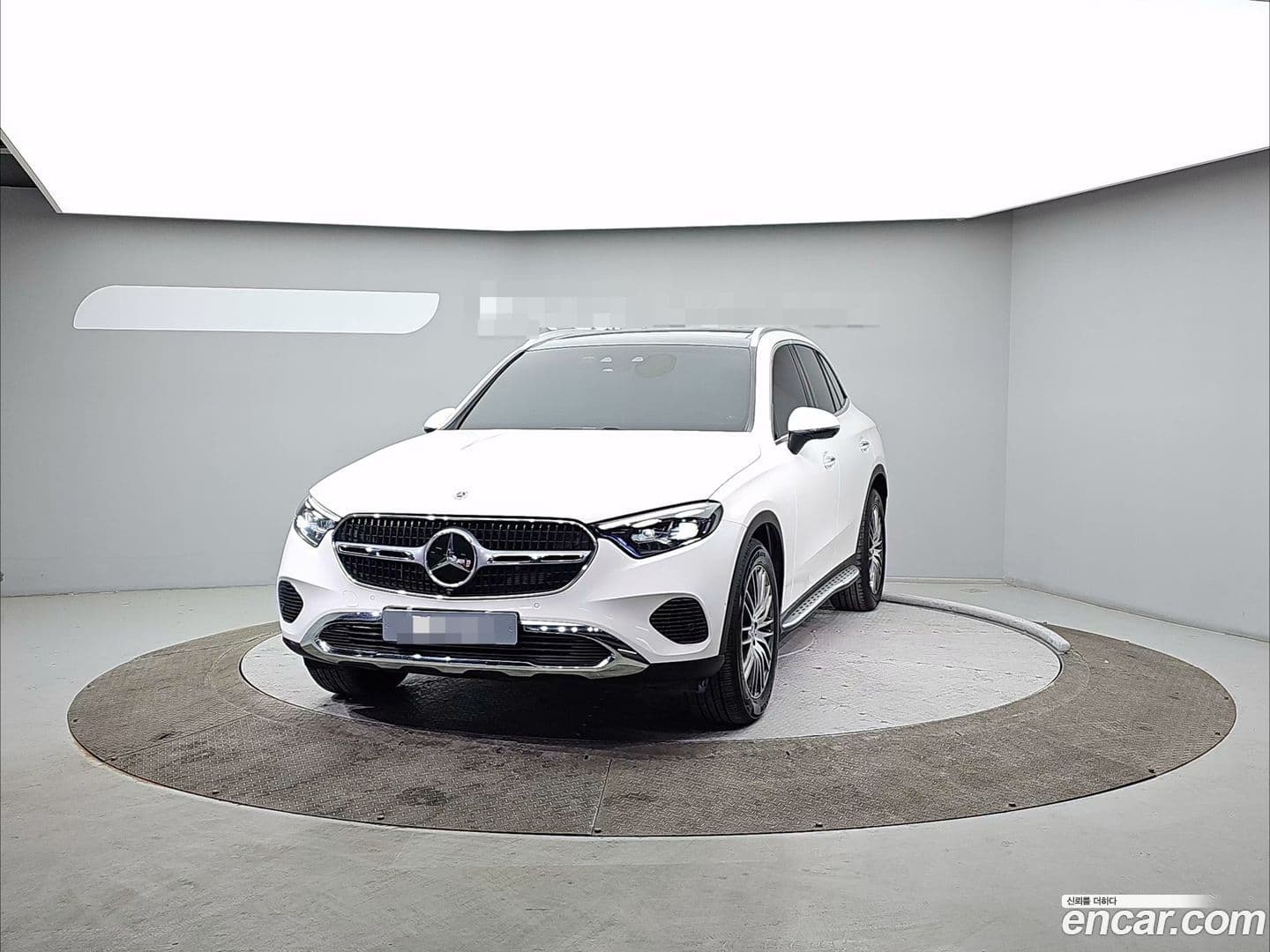 Main__Slider__Photo:GLC-Class Mercedes-Benz 2023.6-0