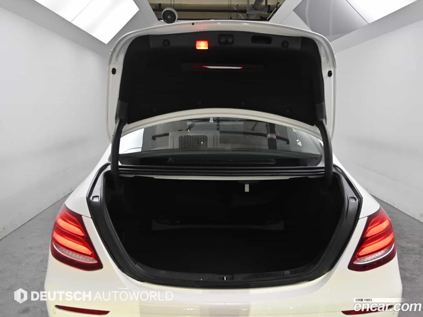 E-Class Mercedes-Benz 2017.0-OPTION-024