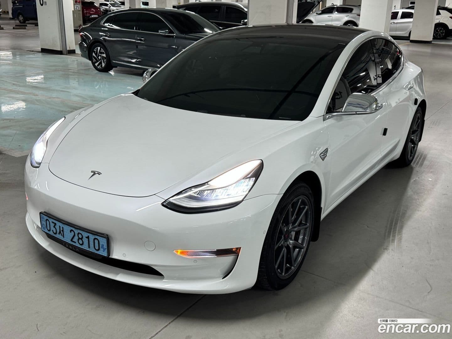 Main__Slider__Photo:Model 3 Tesla 2019.10-0