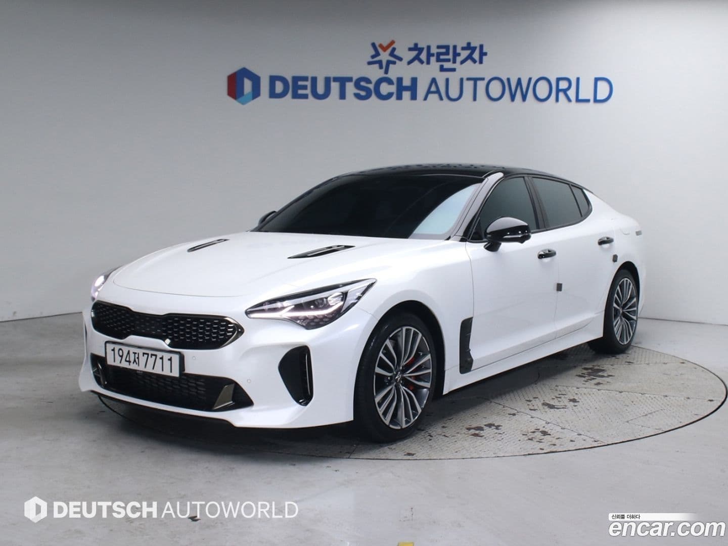Main__Slider__Photo:Stinger Kia 2022.5-0