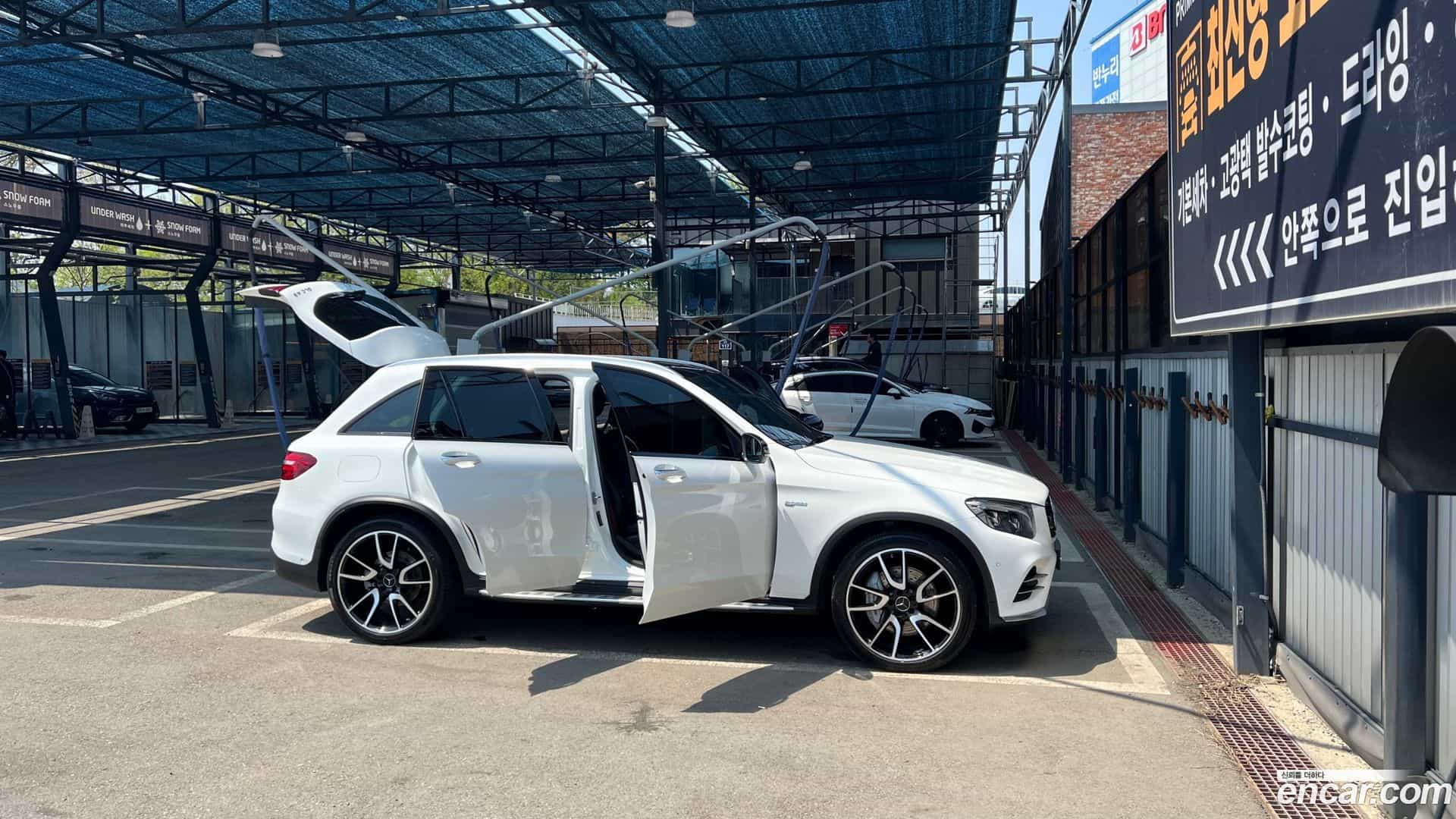 GLC-Class Mercedes-Benz 2018.4-INNER-010