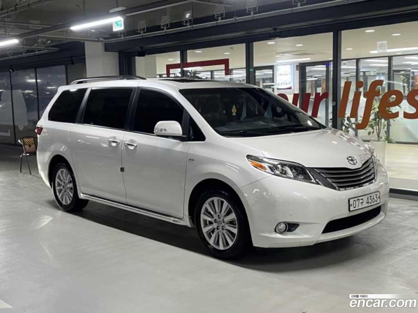 Main__Slider__Photo:Sienna Toyota 2017.11-0