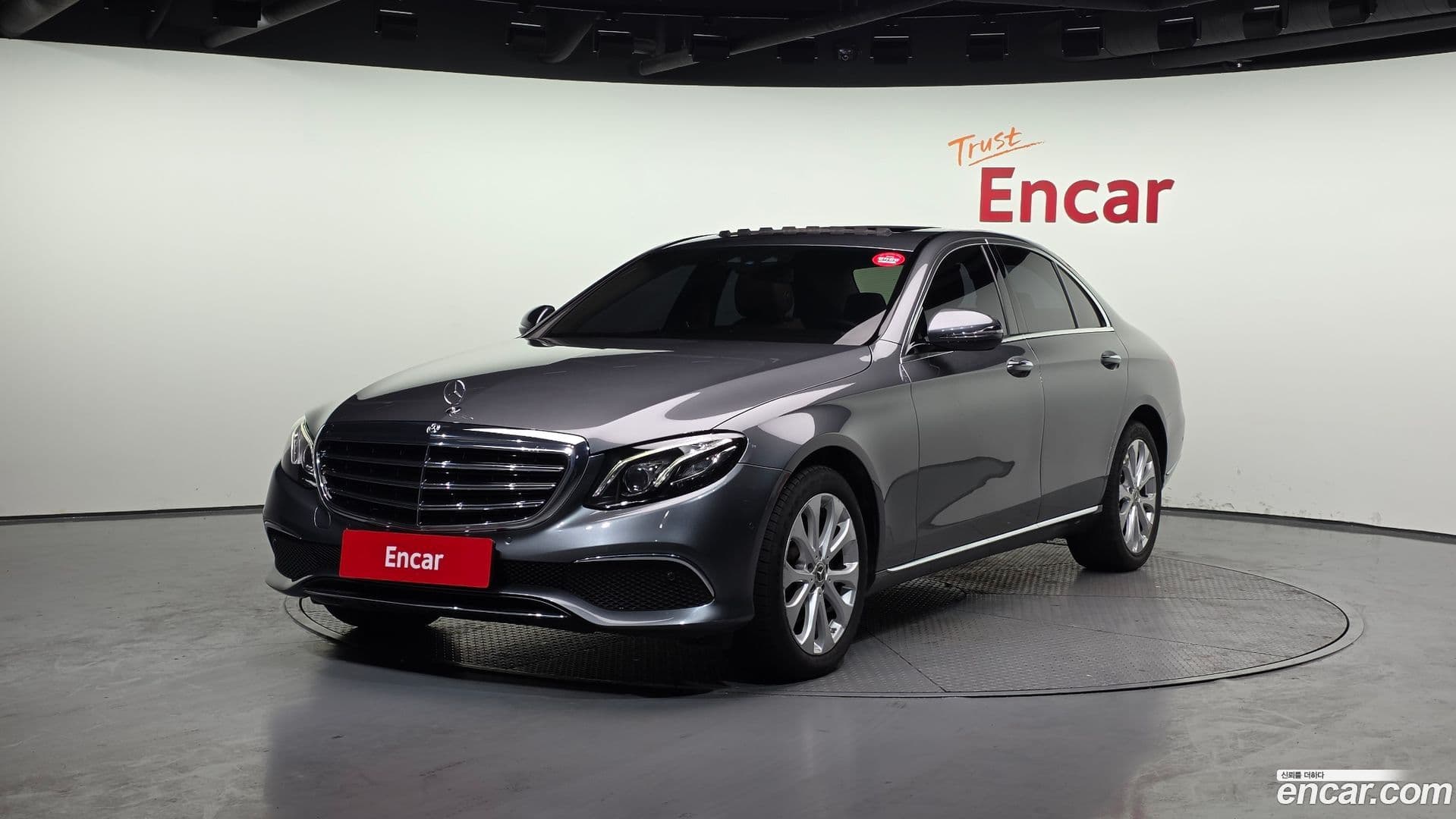 Main__Slider__Photo:E-Class Mercedes-Benz 2018.0-0