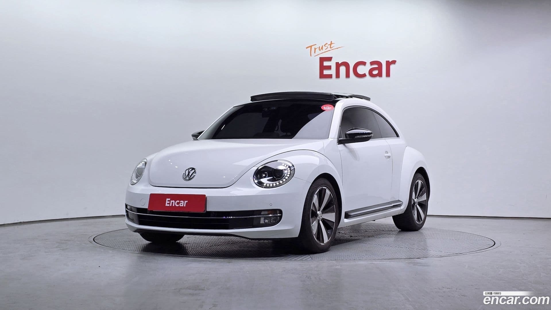 Main__Slider__Photo:Beatle Volkswagen 2013.4-0