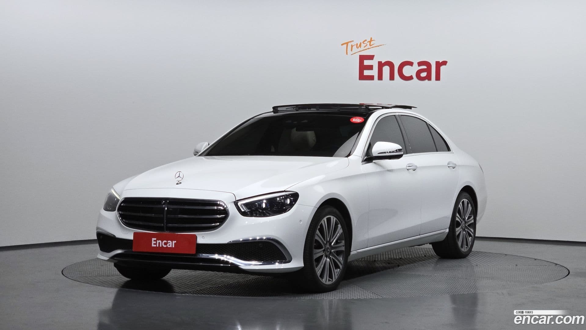 Main__Slider__Photo:E-Class Mercedes-Benz 2021.2-0