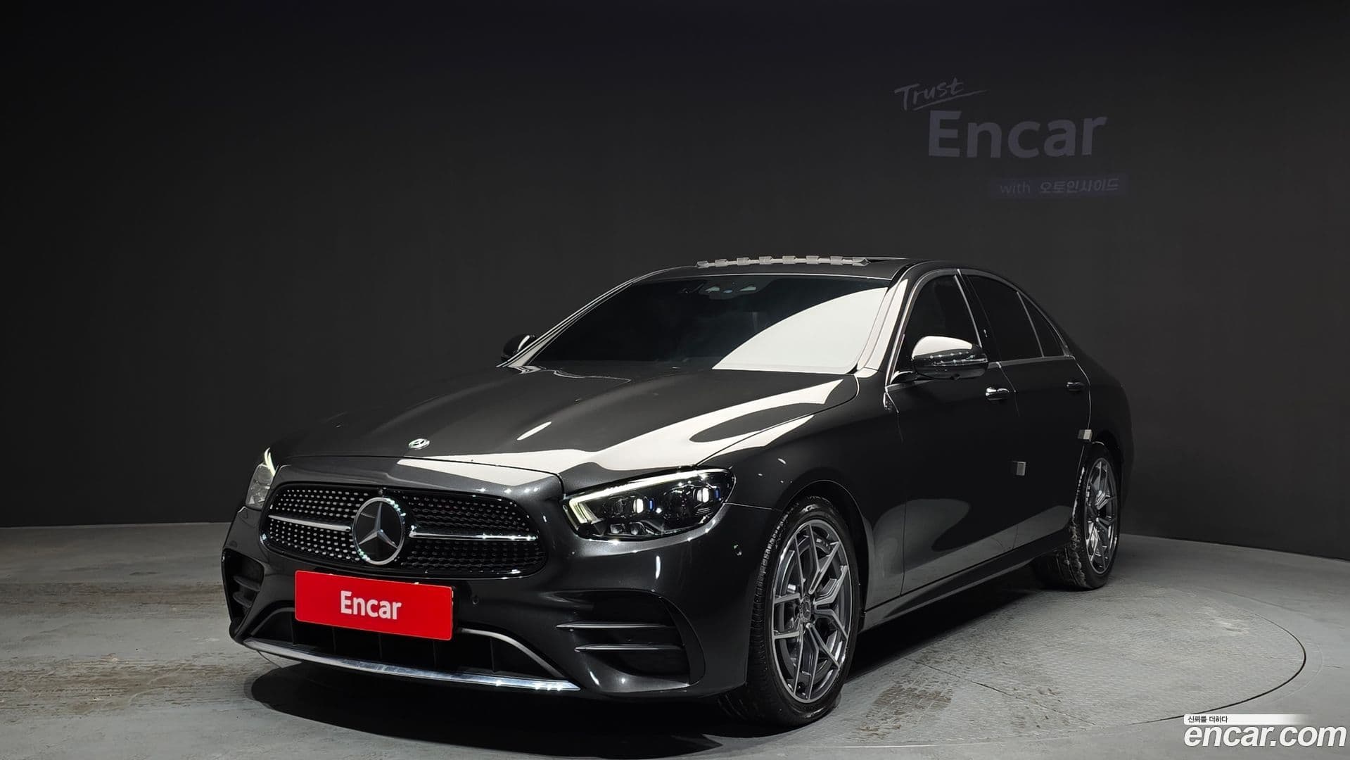 Main__Slider__Photo:E-Class Mercedes-Benz 2020.11-0