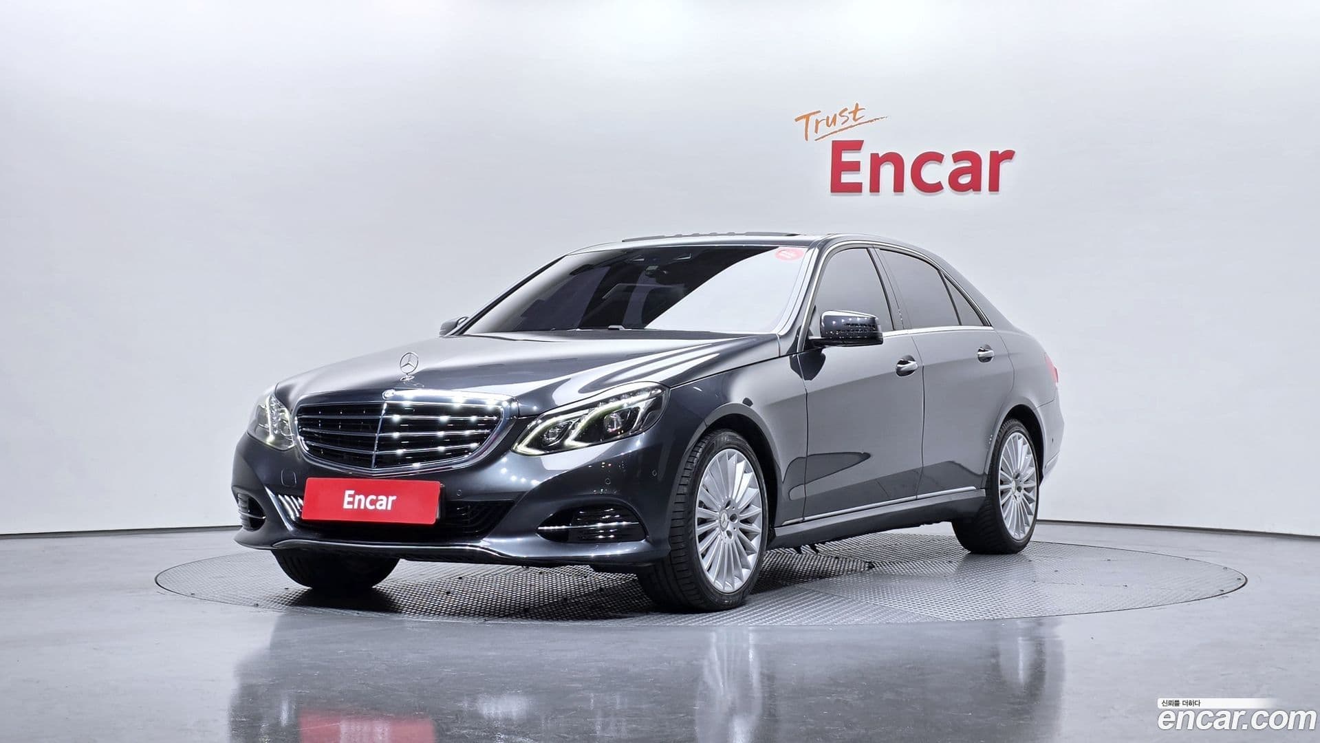 Main__Slider__Photo:E-Class Mercedes-Benz 2015.7-0
