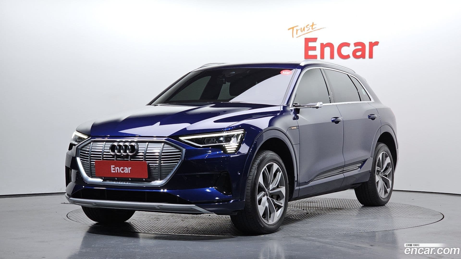 Main__Slider__Photo:e-tron Audi 2021.10-0