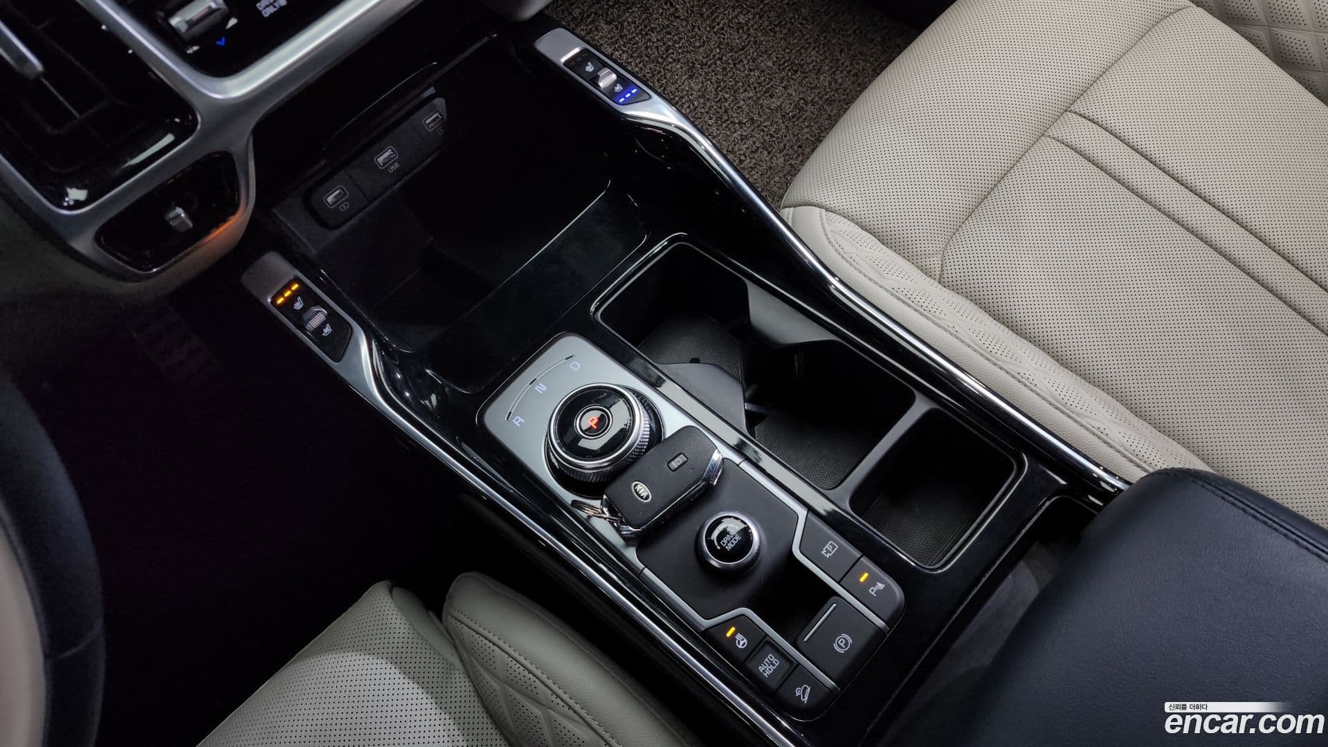 Main__Slider__Photo:Sorento Kia 2021.1-8