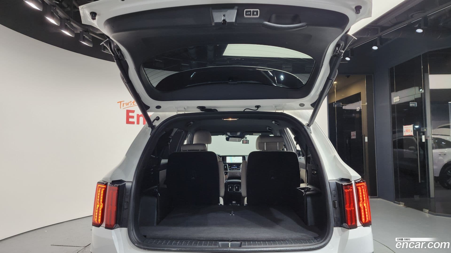 Main__Slider__Photo:Sorento Kia 2021.1-19
