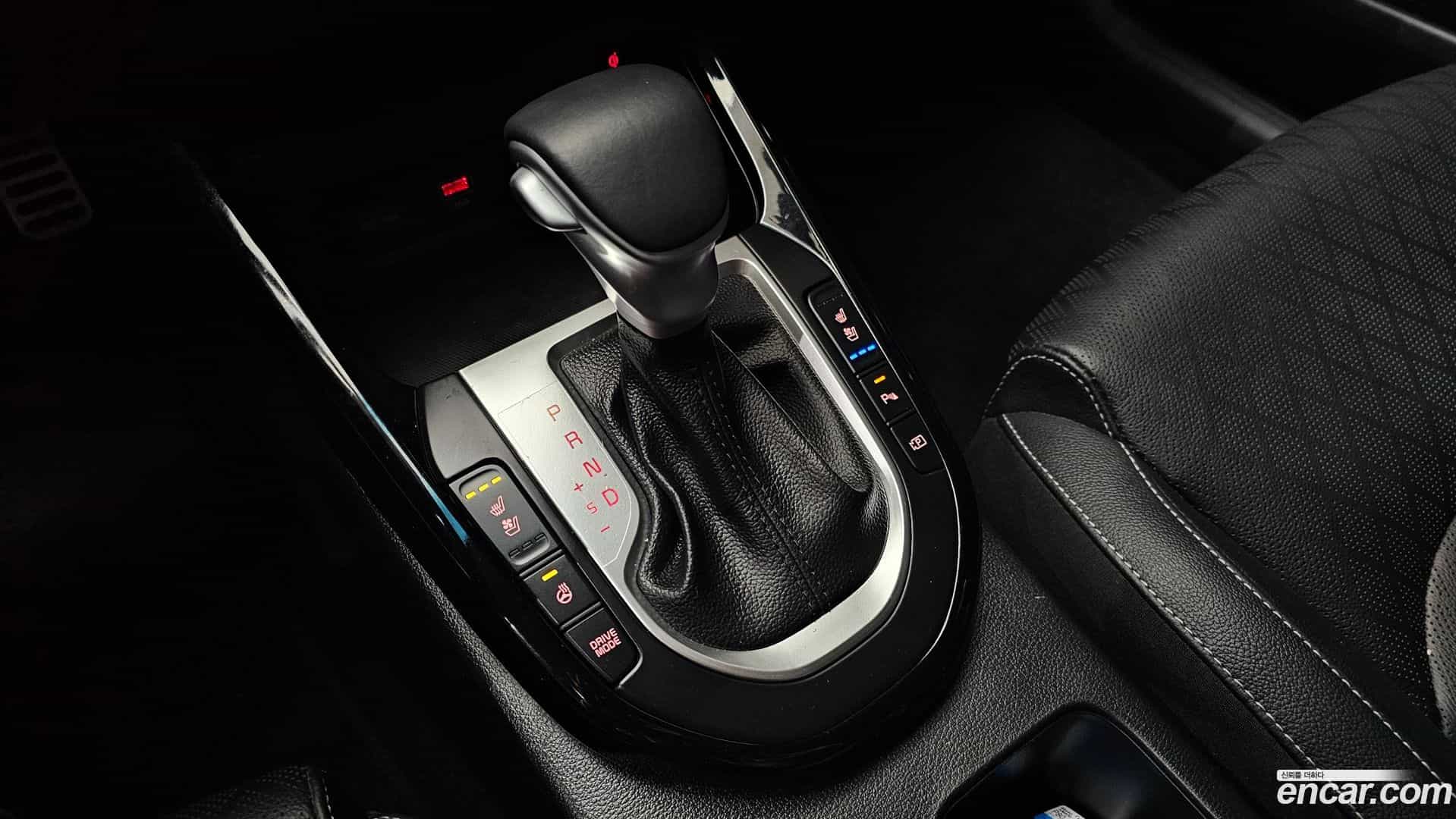 K3 Kia 2023.0-INNER-009