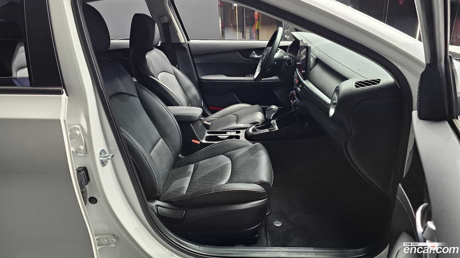 K3 Kia 2023.0-INNER-010